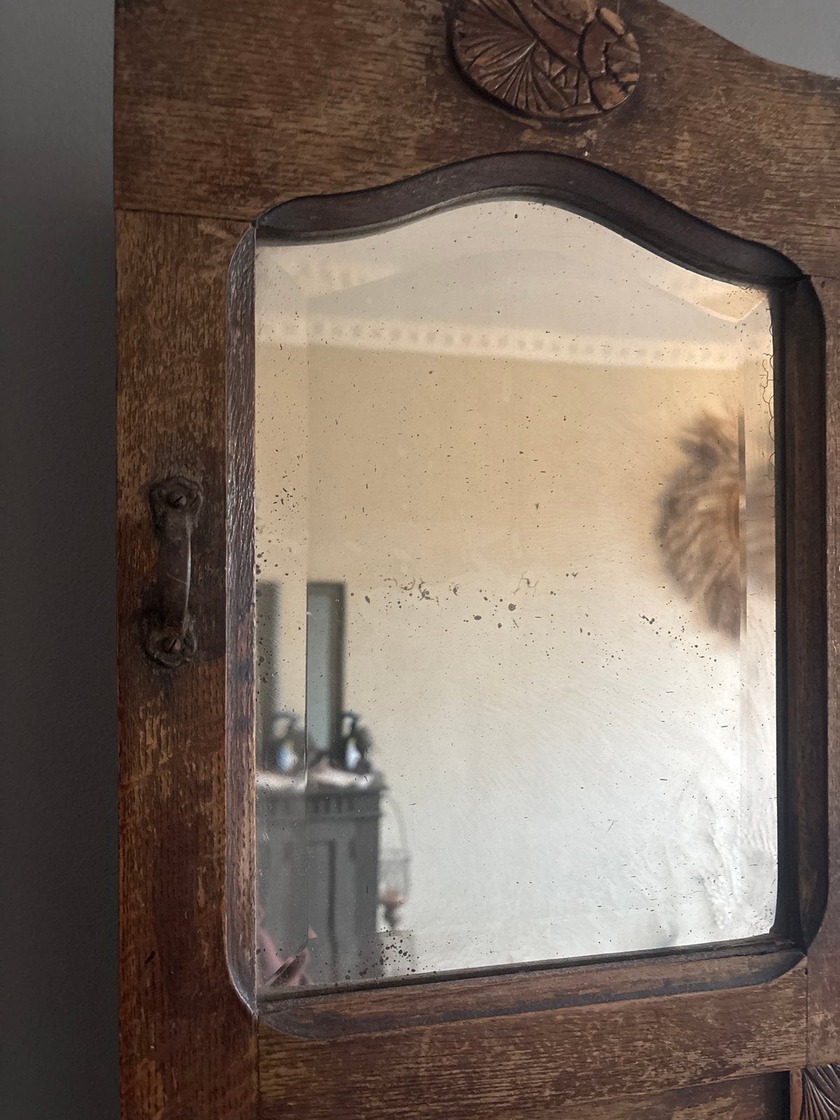 Antieke houten spiegel met snijwerk, Ophalen of Verzenden