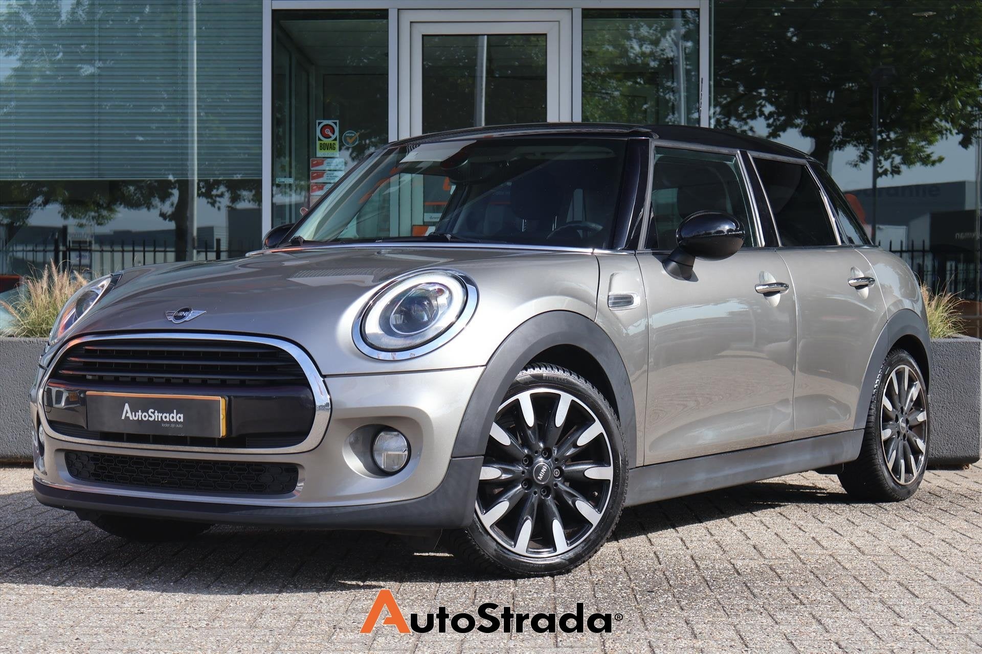 Mini Mini 1.5 Cooper Chili 136PK I LED I Cruise I Climate I, Auto's, Mini, Dealer onderhouden, 136 pk, Gebruikt, Met garantie (alle)