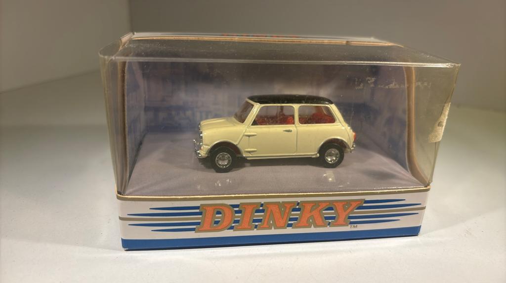 Mini cooper dinky matchbox 1.43, Hobby en Vrije tijd, Modelauto's | 1:43, Auto, Ophalen of Verzenden, A, A