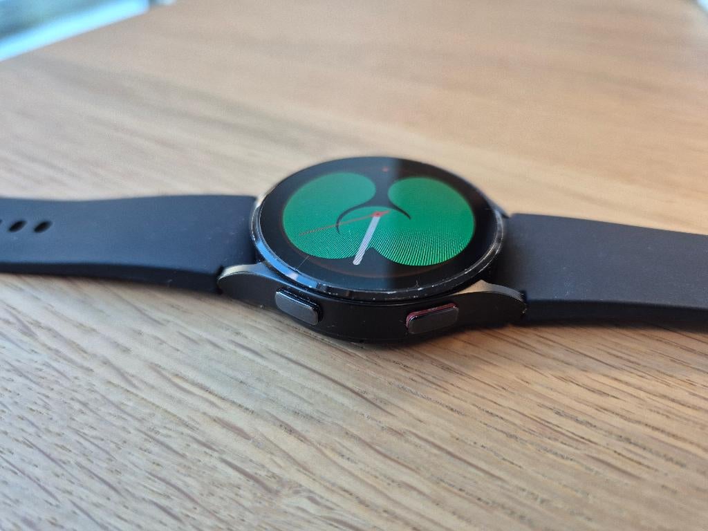 Samsung Galaxy Watch 4 + lader + orginele verpakking, Sieraden, Tassen en Uiterlijk, Smartwatches, Gebruikt, Zwart, Ophalen of Verzenden