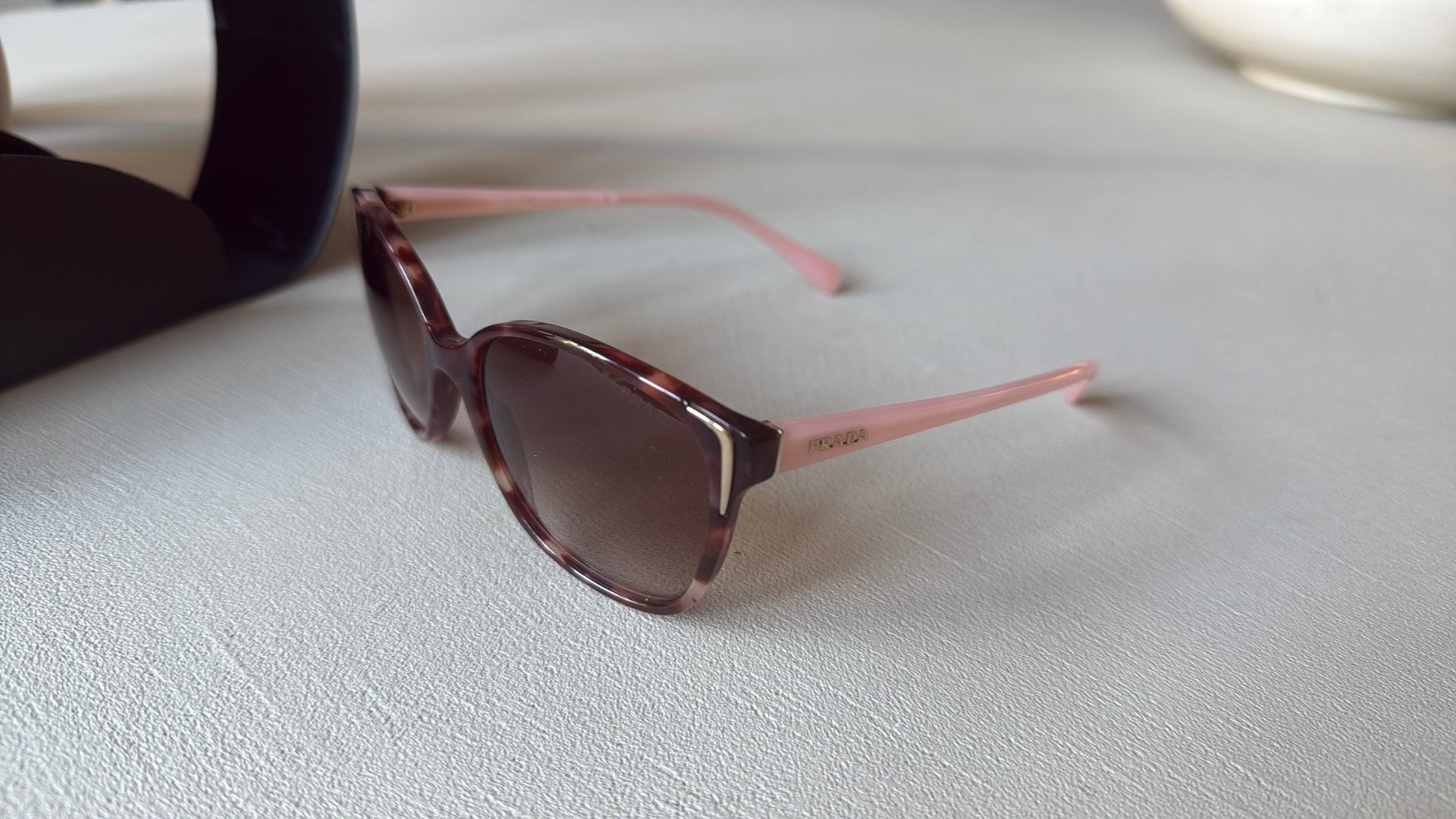 Prada zonnebril bruin roze, Ophalen of Verzenden, Zo goed als nieuw, Bruin, Prada