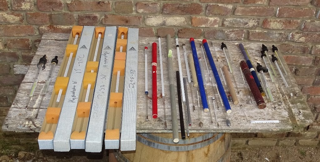 28 thermometer meters hydrometer uit laboratorium van enci, Ophalen