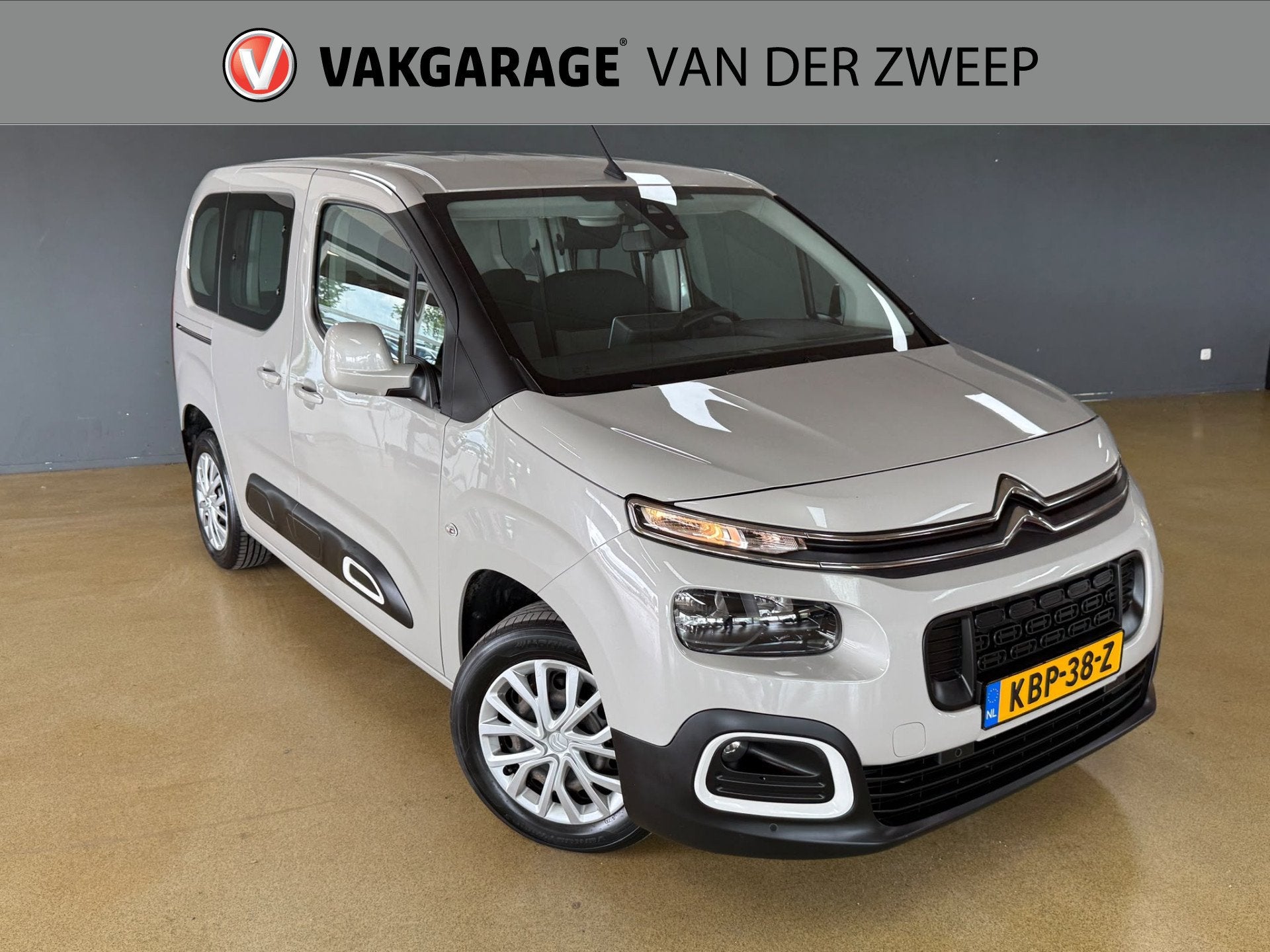 Citroën Berlingo 1.2 PureTech XTR | Navigatie | Sensoren., Auto's, Voorwielaandrijving, Gebruikt, 1199 cc, Handgeschakeld