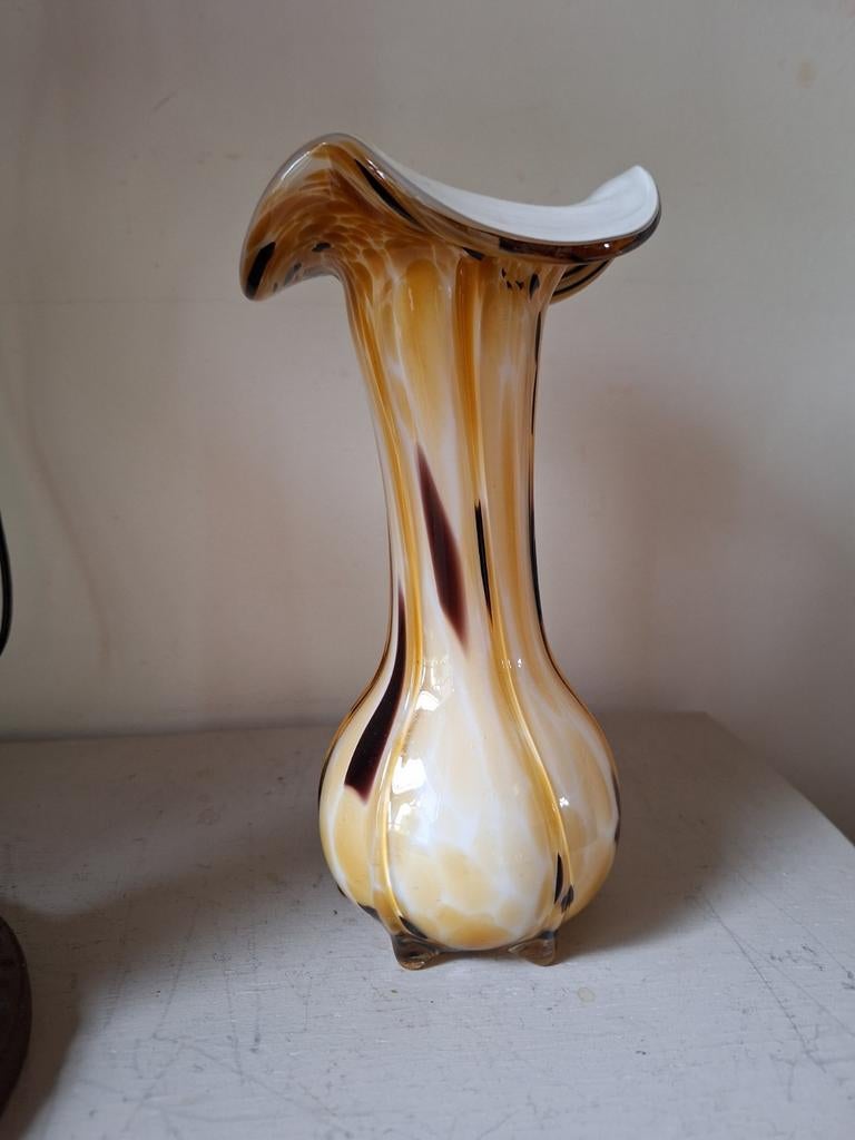 Vintage opaline mondgeblazen vaas, Ophalen of Verzenden