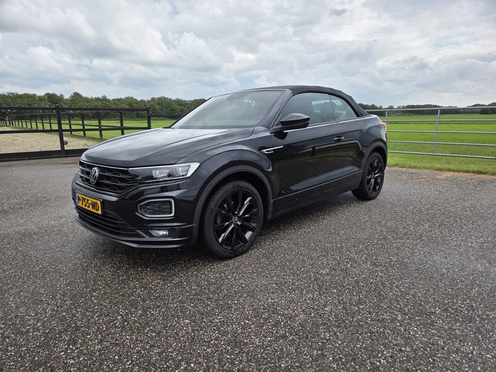 Volkswagen T-Roc Cabrio R-Line DSG Automaat | Navi | Camera, 4 cilinders, 4 stoelen, Zwart, 75 €/maand
