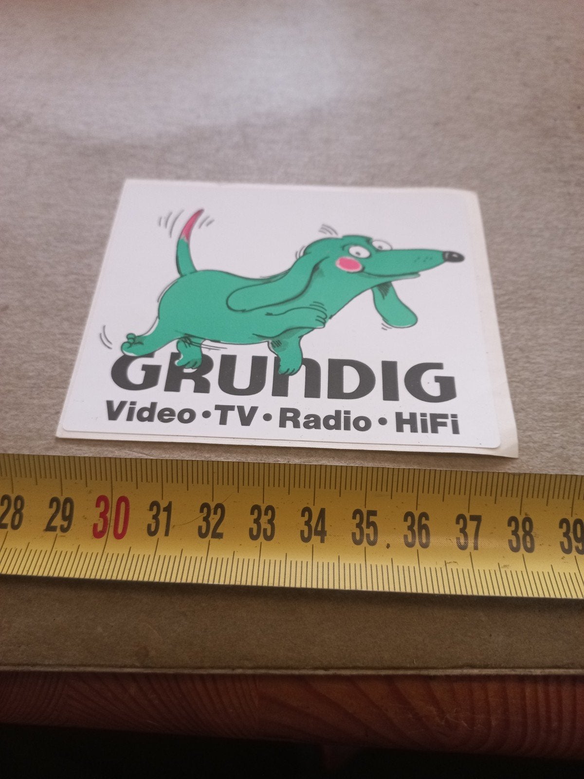 Vintage Grundig Sticker - Groene Hond Video TV Radio HiFi, Ophalen of Verzenden, Zo goed als nieuw