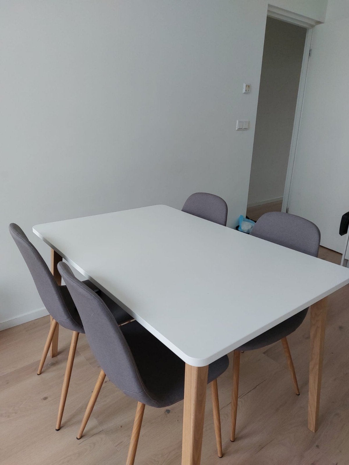 Jysk eettafel met 4 Jonstrup stoelen, Huis en Inrichting, Tafels | Eettafels, Ophalen, 100 tot 150 cm, 50 tot 100 cm, Zo goed als nieuw