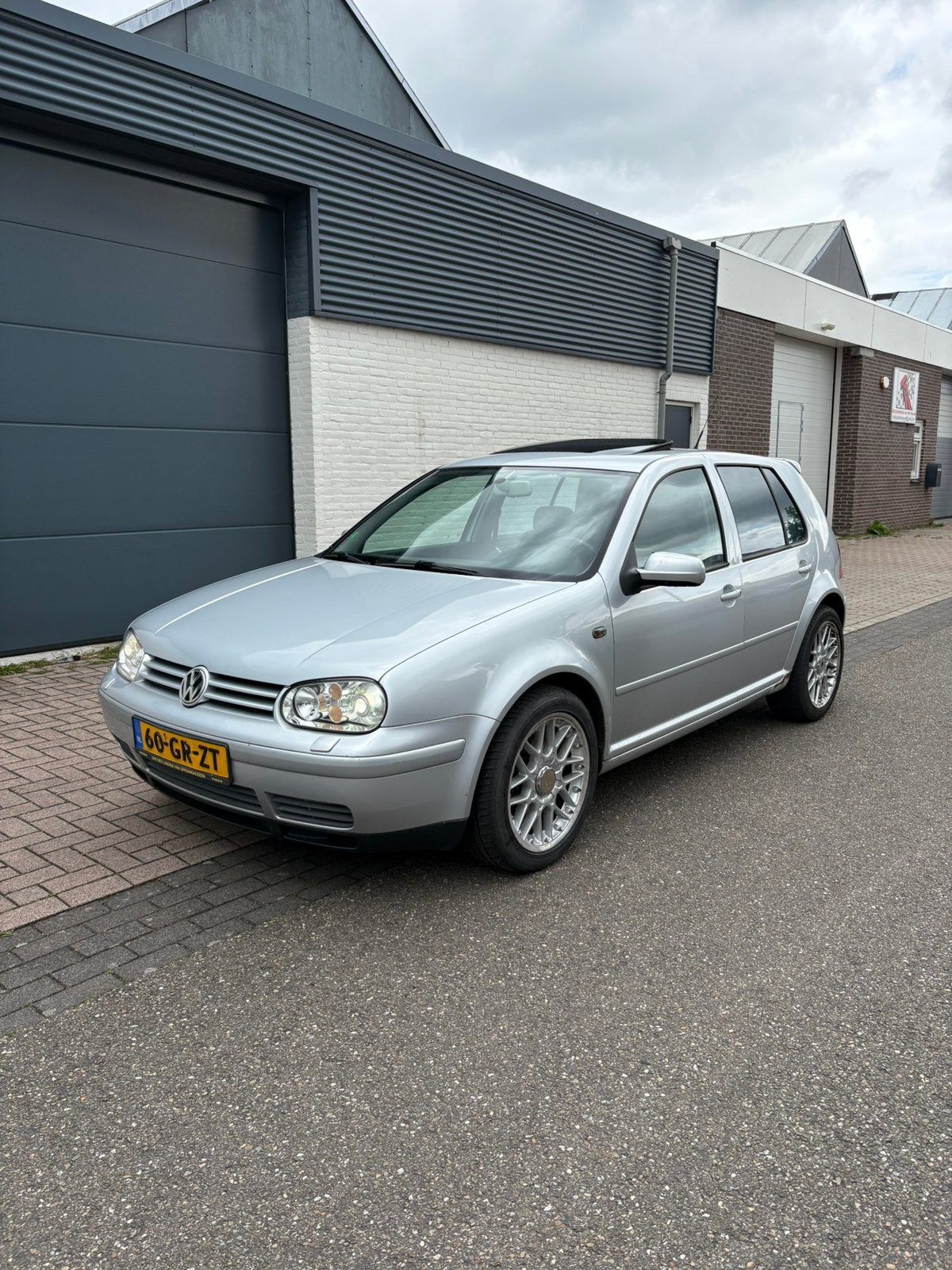 Volkswagen Golf 2.8 V6 150KW 4MOTION 2001 Grijs, 700 kg, 1415 kg, Origineel Nederlands, 75 €/maand