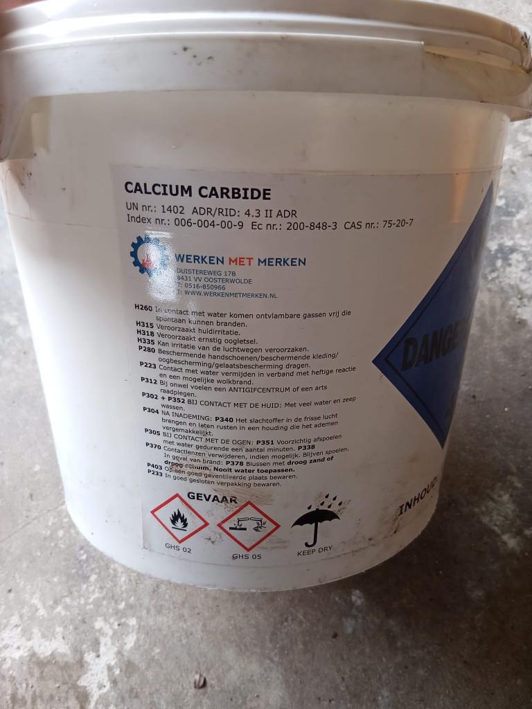 Emmer carbid 5 kg (nog ca. 4 kg over), Ophalen, Zo goed als nieuw
