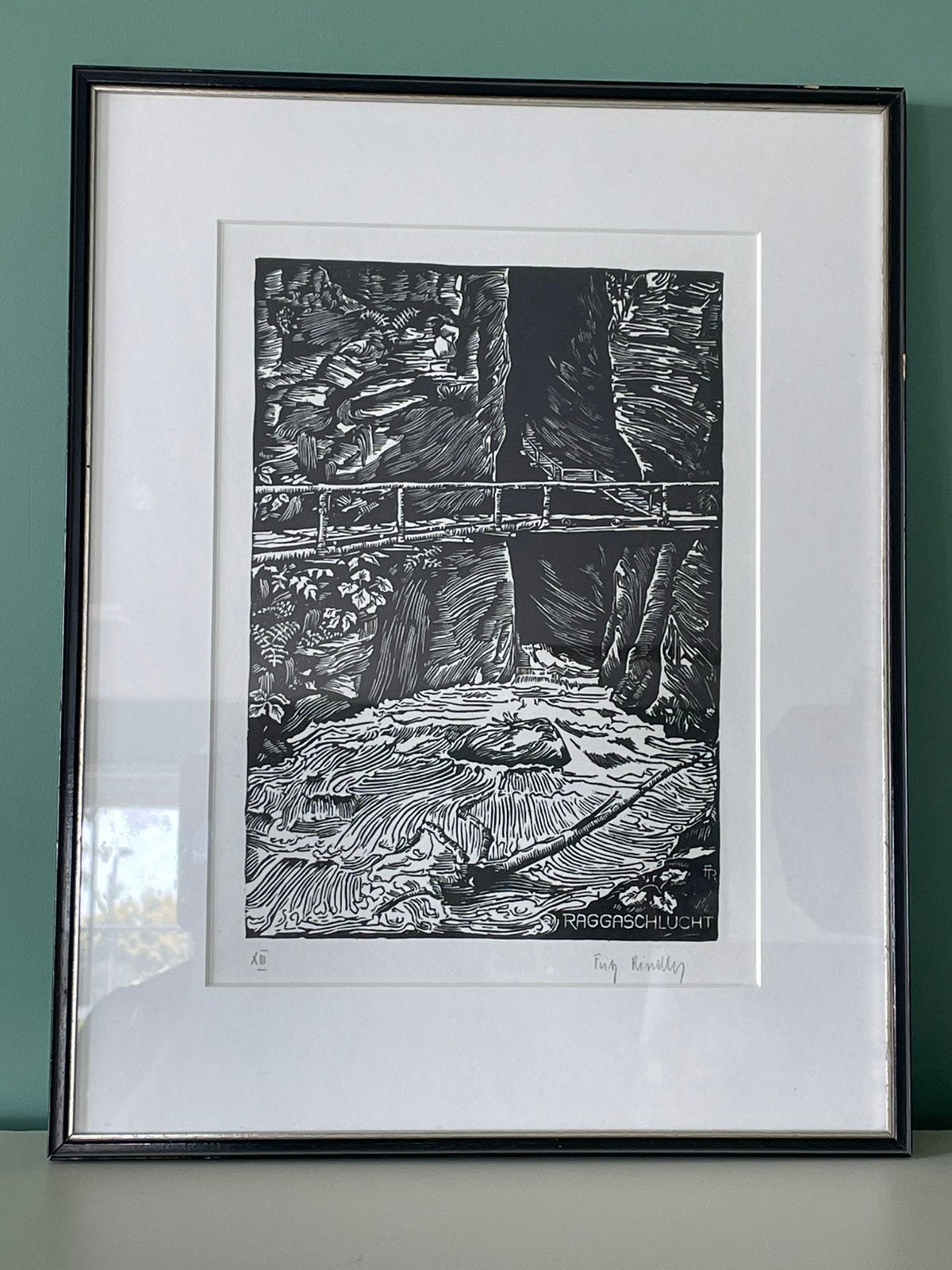 Ingelijste houtsnede ‘Raggaschlucht’ (Fritz Rindler) + Boek, Gesigneerd, Houtsnede, Ophalen of Verzenden, Landschappen