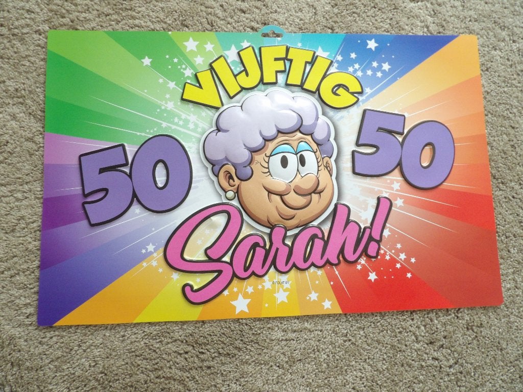 NIEUW plastic SARA bord 50 jaar afmeting 58 X 37 CM, Ophalen of Verzenden, Nieuw, Versiering, Abraham of Sarah