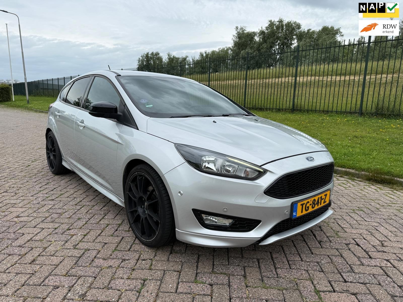 Ford Focus 1.0 ST-Line, Gebruikt, Origineel Nederlands, 3 cilinders, Automatische klimaatregeling