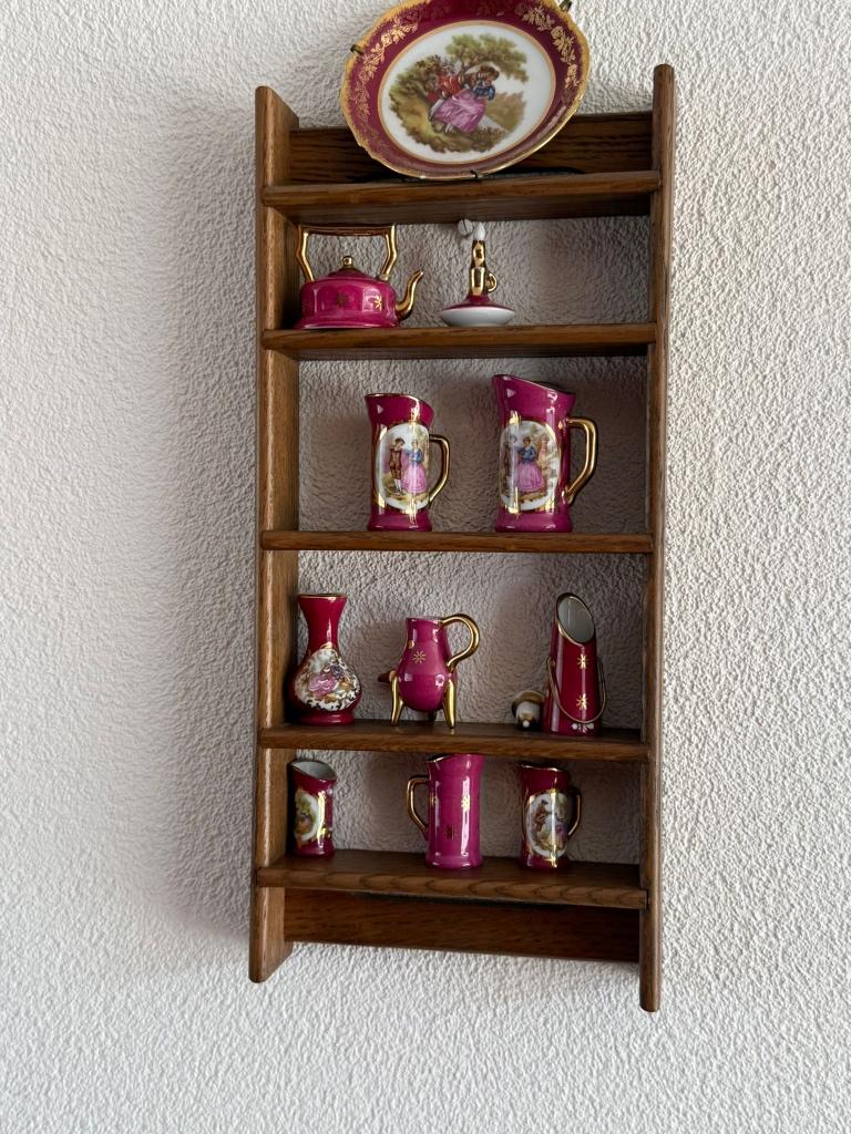 Te koop: Miniatuur porseleine servies op wandrek, Ophalen