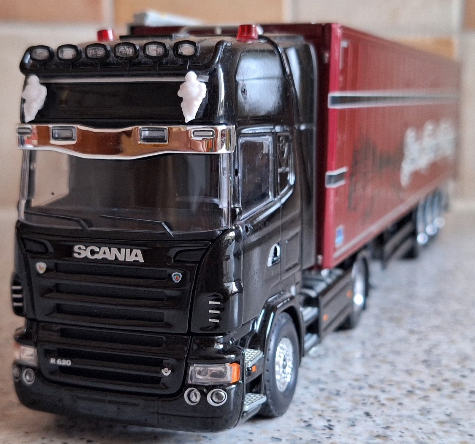 SCANIA R620/V8 trekker met walkingfloor "Black Forest", Hobby en Vrije tijd, Modelauto's | 1:50, Ophalen of Verzenden, Nieuw, Bus of Vrachtwagen