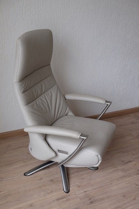 Comfortabele elektrisch verstelbare relaxstoel – Beige/taupe, Huis en Inrichting, Fauteuils, Ophalen, Strak, Gebruikt, 50 tot 75 cm
