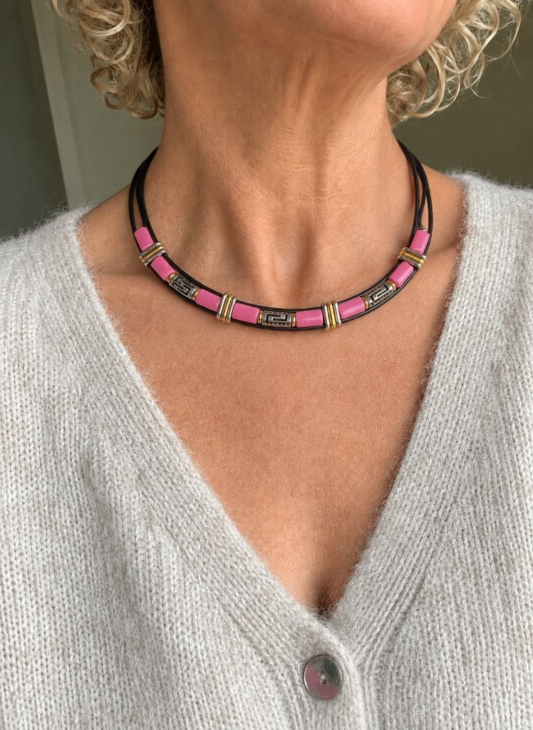 Stijlvolle ketting met roze en zilver-/goudkleurige accenten, Ophalen of Verzenden, Zo goed als nieuw, Roze, Overige materialen