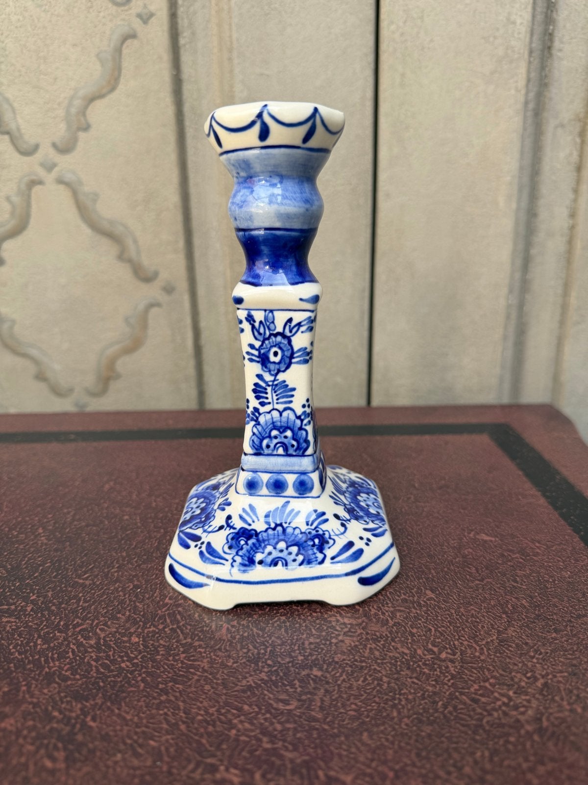 Delfts Blauw Kandelaar - Handgeschilderd, Antiek en Kunst, Antiek | Kandelaars, Ophalen of Verzenden, Keramiek of Aardewerk