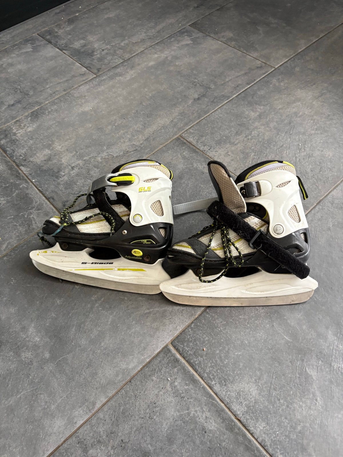 Verstelbare ijshockeyschaatsen - Maat 34/37, Ophalen, Gebruikt, IJshockeyschaatsen, Overige merken