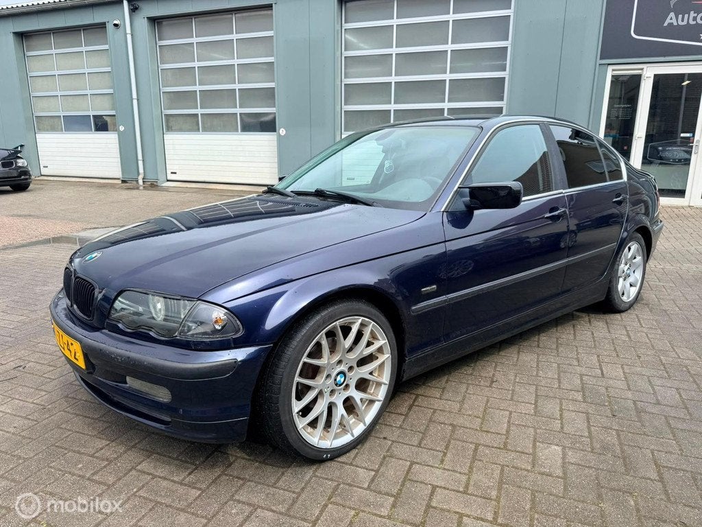 BMW 3-serie 323i Executive, Euro 2, 1345 kg, Achterwielaandrijving, Gebruikt