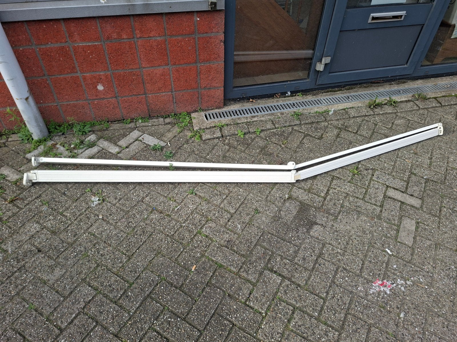 Knikarmen voor zonnescherm - 3 meter uitval, 300 cm of meer, Ophalen of Verzenden, Gebruikt, Knikarmscherm