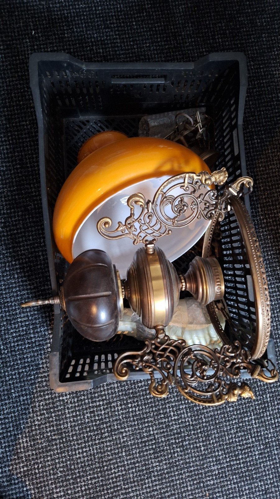 Antieke lamp met oranje kap voor sfeervol licht, Ophalen