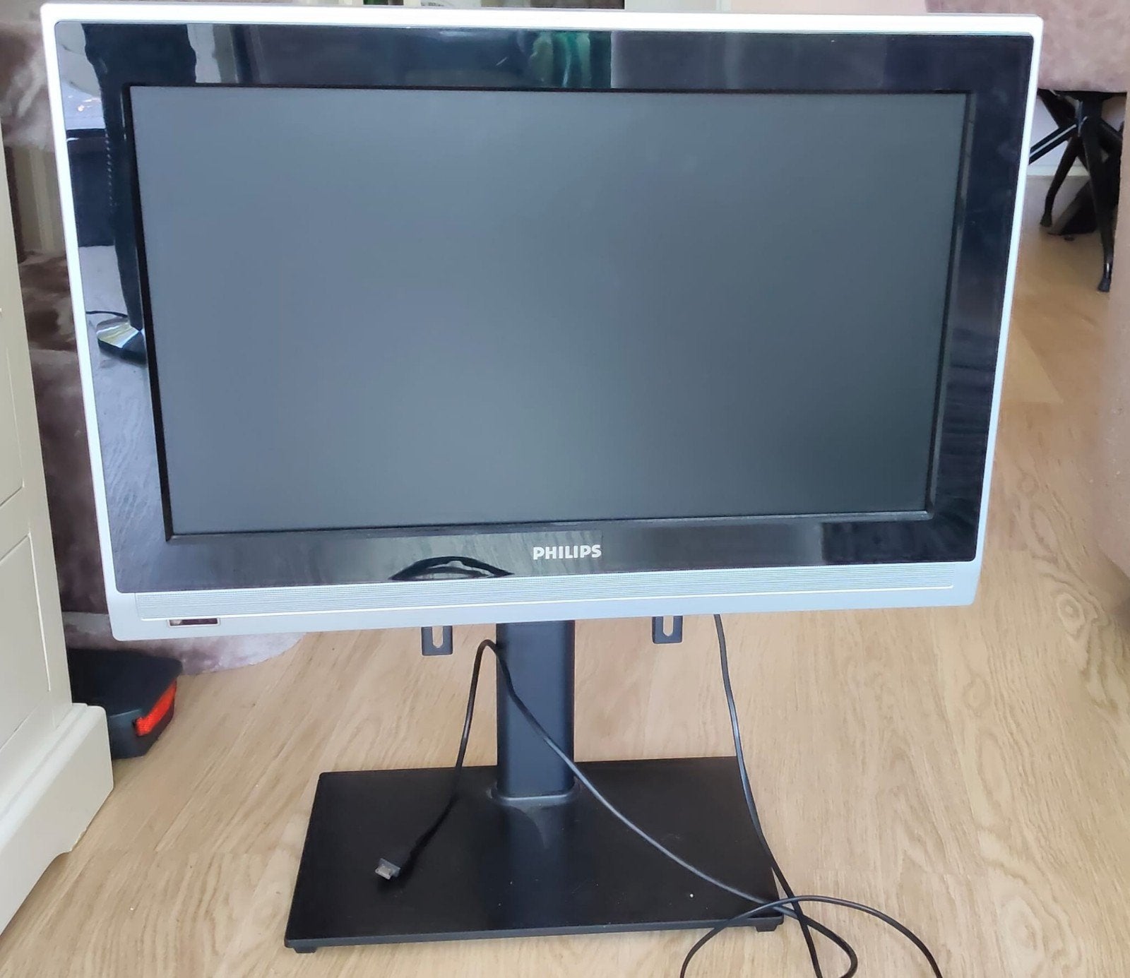 Philips LCD televisie - Compact en functioneel, Ophalen, Philips, Gebruikt, 50 Hz