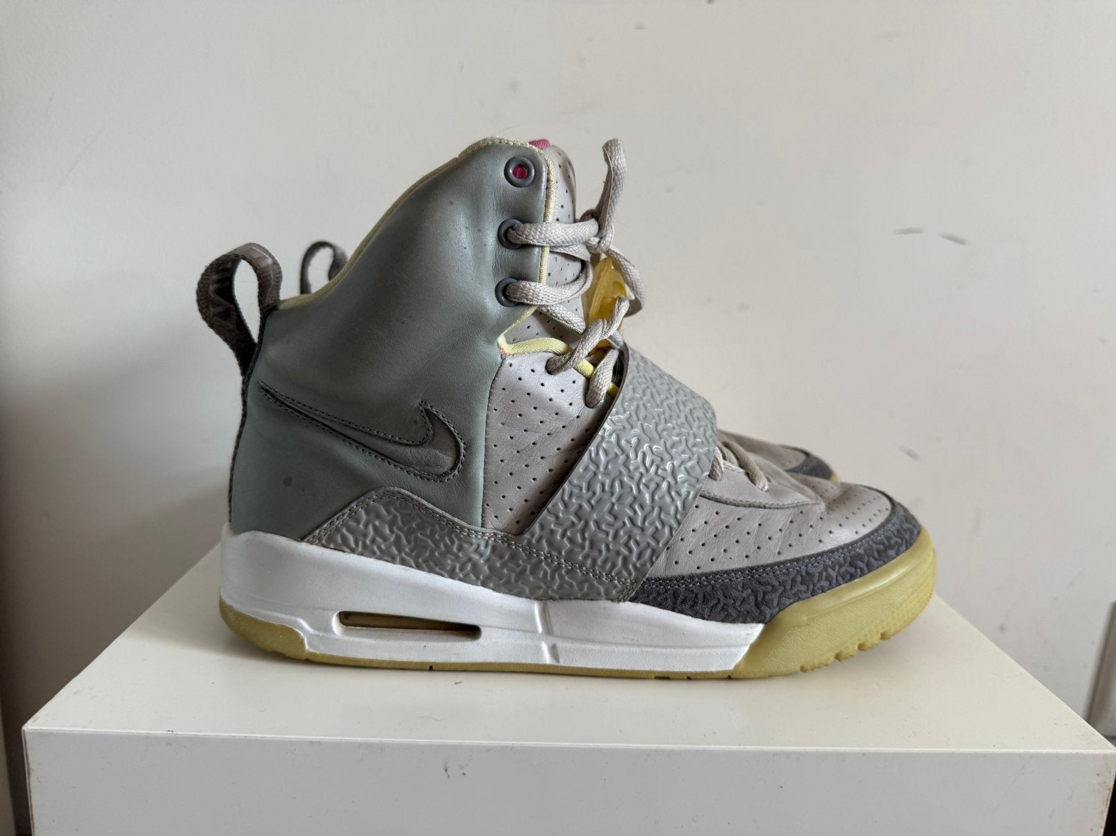 Nike Air Yeezy 1 Zen Grey US9 EUR 42,5, Ophalen, Overige kleuren, Sneakers of Gympen, Gedragen