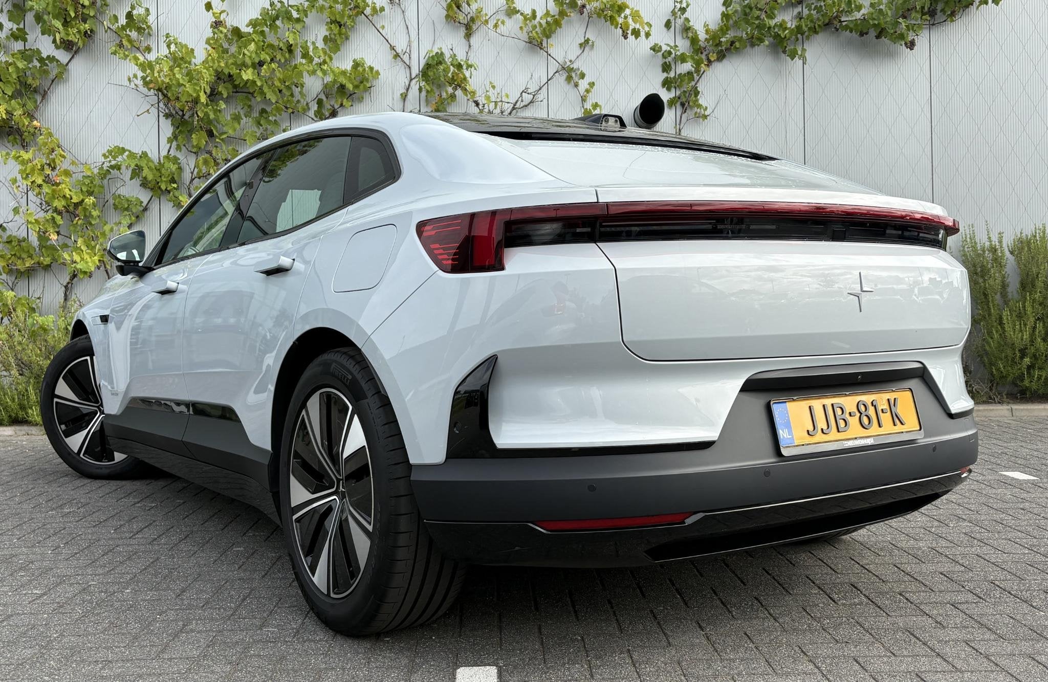 Polestar 4 Long Range Single motor Plus 100 kWh | 22kW Lader, Auto's, Polestar, 12 maanden, 100 kWh, Origineel Nederlands, 2205 kg