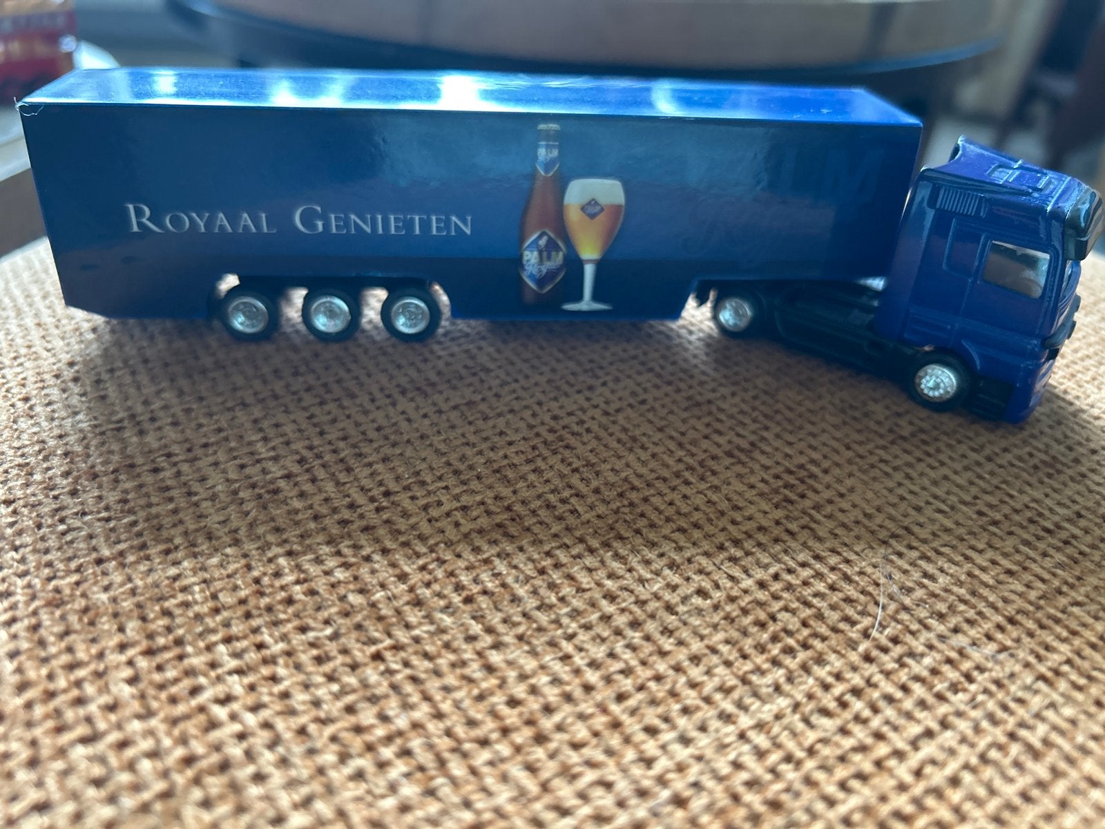 Miniatuur vrachtwagen met aanhanger - Royaall Genieten, Overige merken, Gebruikt, 1:50 of kleiner, Ophalen of Verzenden