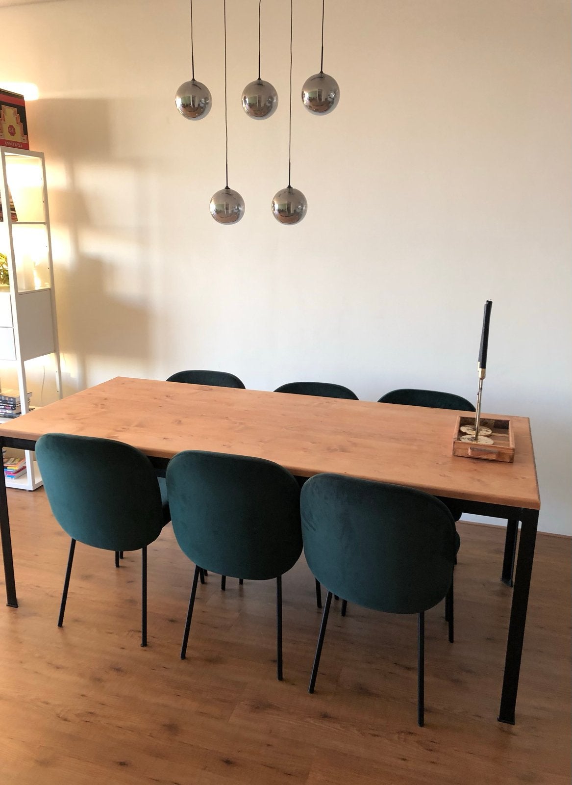 Moderne MADE. com Masako hanglamp met 5 rook/glazen bollen, Huis en Inrichting, Lampen | Hanglampen, Ophalen, Zo goed als nieuw