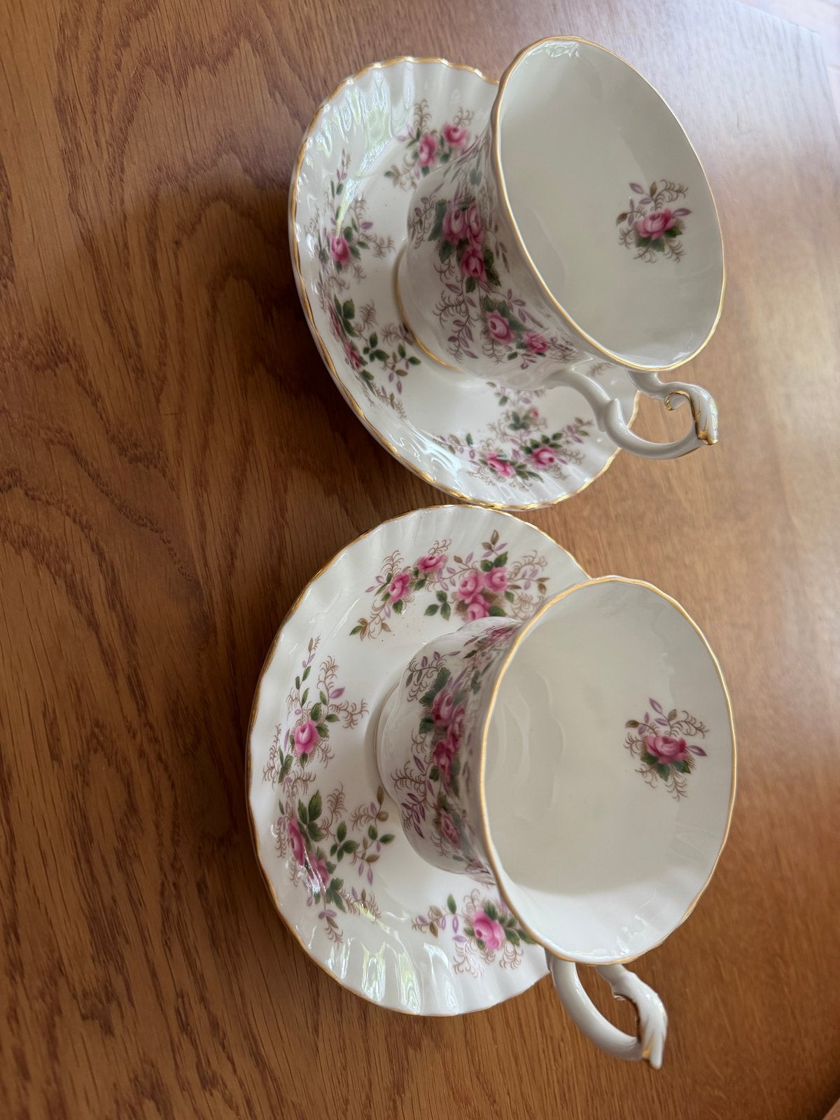 Royal Albert Lavender Rose kop en schotel set (2 stuks), Ophalen, Zo goed als nieuw, Porselein, Kop en/of schotel