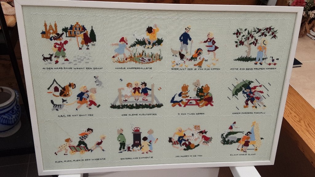 Geborduurde oude kinderliedjes, Ophalen of Verzenden, Gebruikt, Wanddecoratie