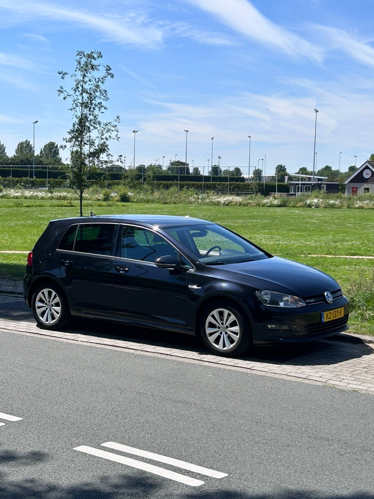 Volkswagen Golf 7 1.0 TSI 110pk 5D 2016 Zwart, Auto's, Volkswagen, Voorwielaandrijving, 610 kg, Zwart, Origineel Nederlands