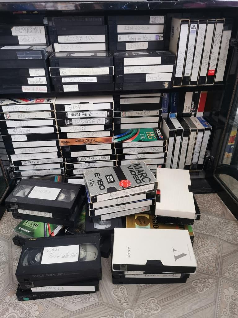 Te koop video badend veel, Cd's en Dvd's, Cassettebandjes, Ophalen, Zo goed als nieuw, Overige genres, 1 bandje