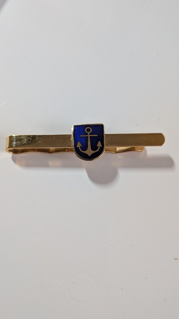 Dasspeld, goudkleurig met emaille embleem, Ophalen of Verzenden, Zo goed als nieuw, Overige typen