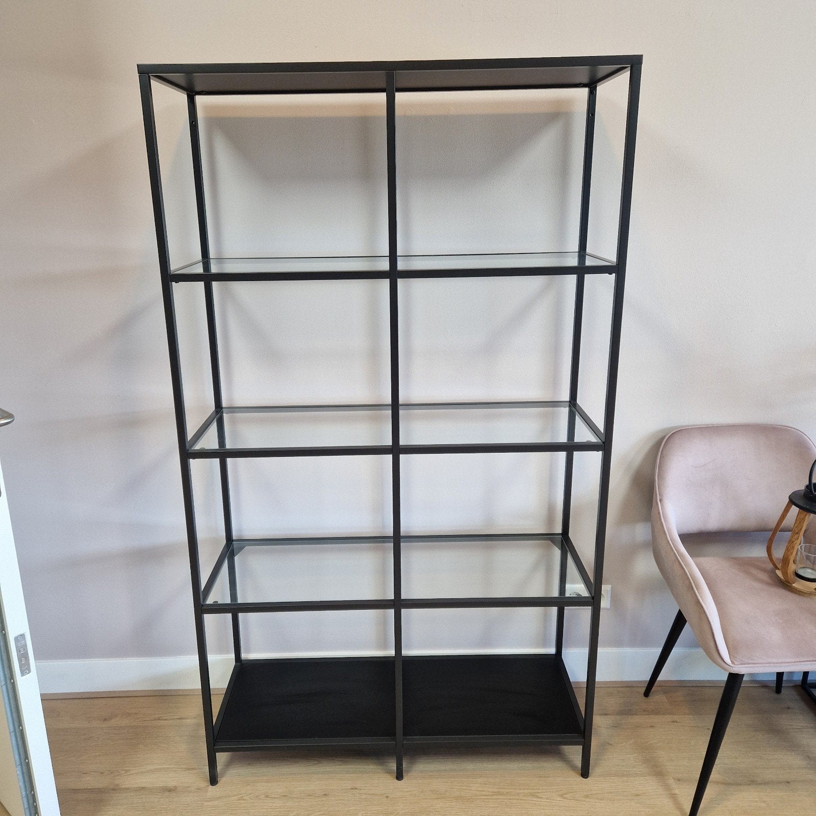 Zwart metalen rek met glazen planken, Ophalen, Met plank(en), Gebruikt, Modern, Industrieel