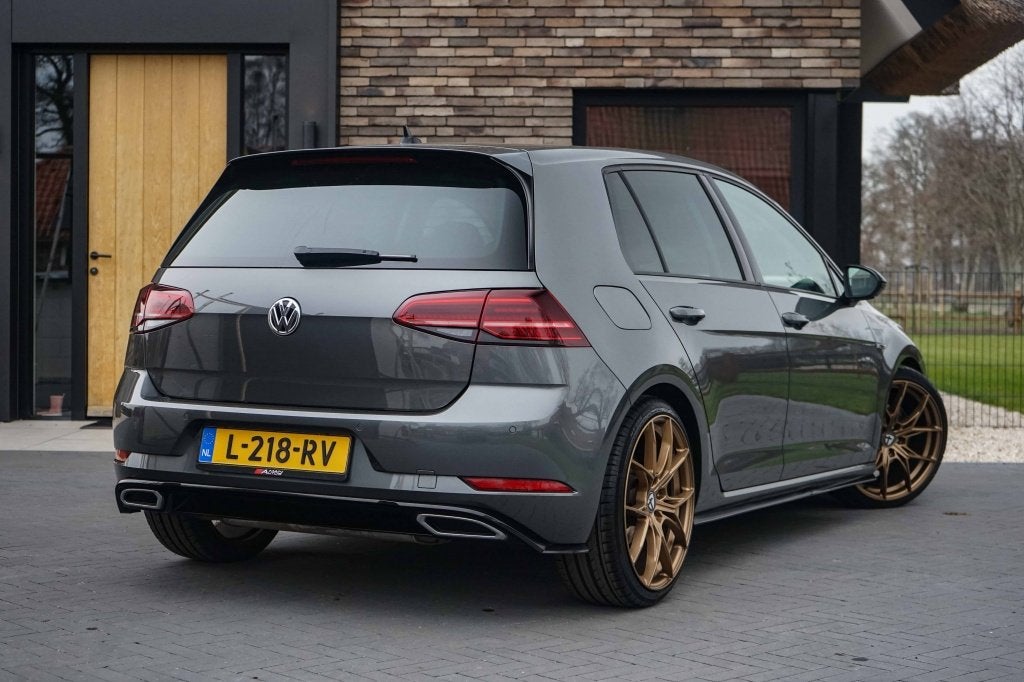 Volkswagen Golf 1.5 TSI Highline R-Line DSG-automaat, Auto's, Dealer onderhouden, Euro 6, 4 cilinders, Bedrijf