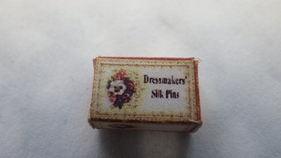 Poppenhuis: Spelden Doosje (276), Verzamelen, Poppenhuizen en Toebehoren, Ophalen of Verzenden, Nieuw, Poppenhuis