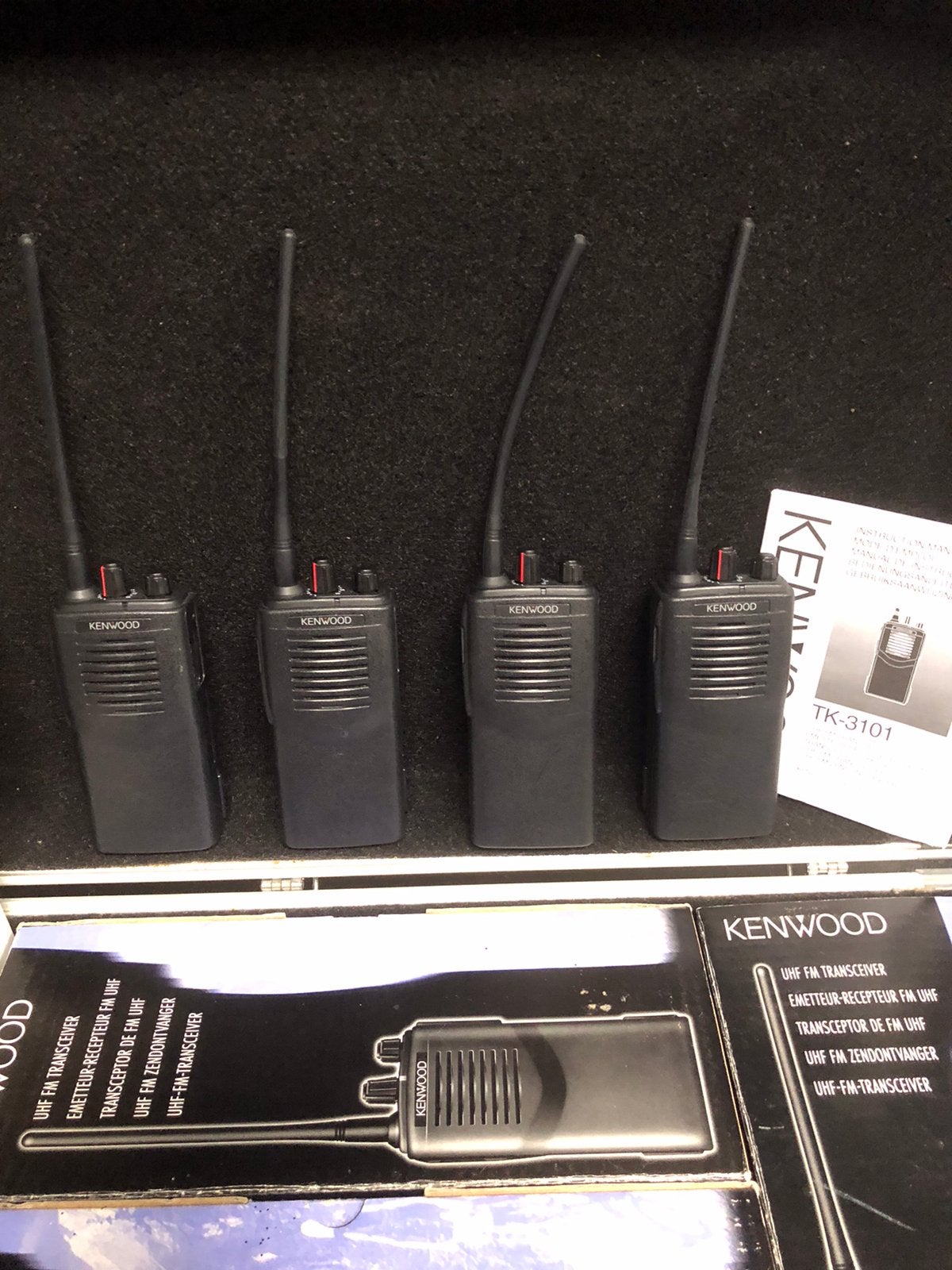 Walkie Talkie’s Kenwood TK3101 X4 IN CASE + Toebehoren, Ophalen, Zo goed als nieuw