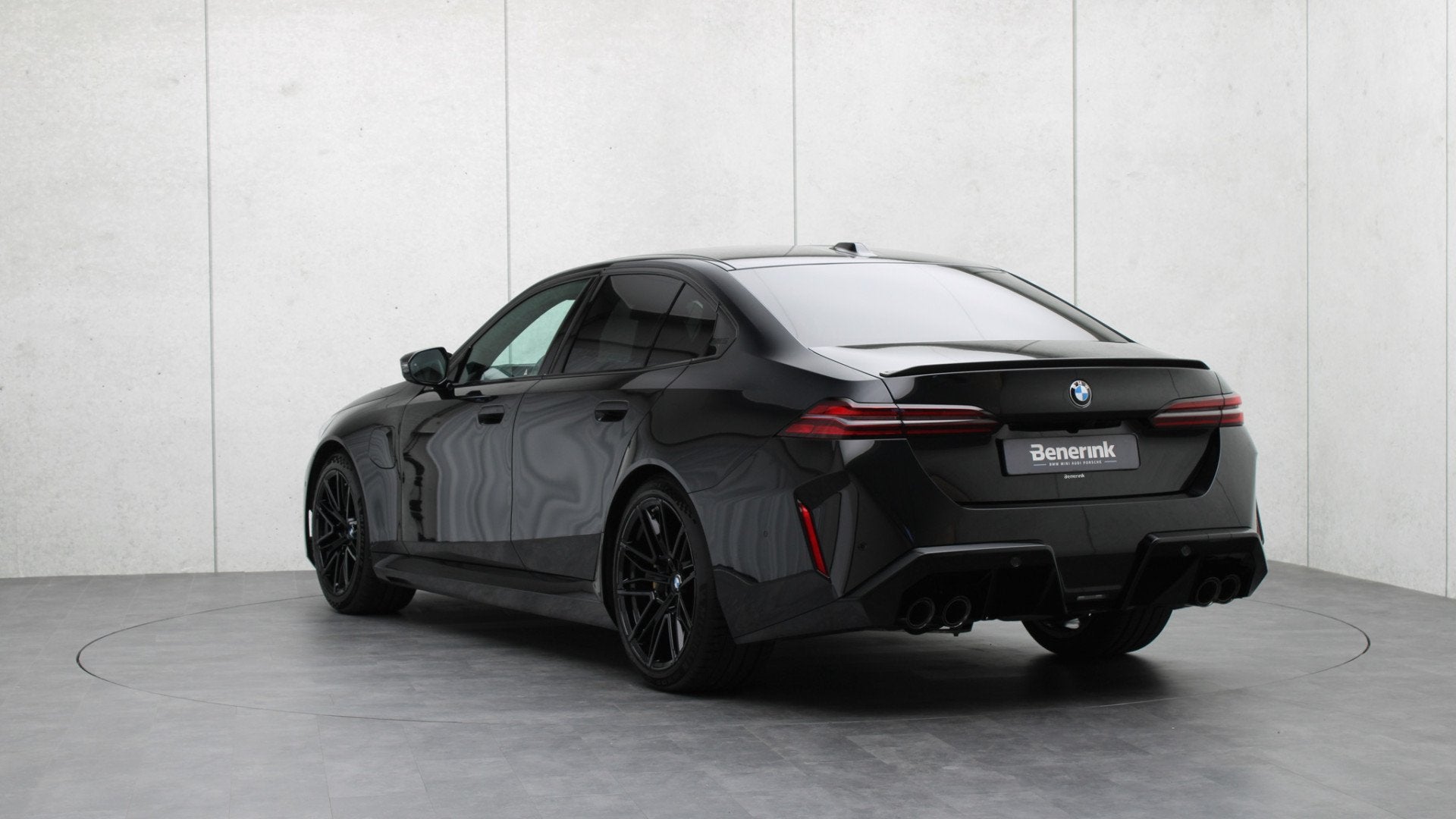 BMW M5 Sedan | Ultimate Package | M Drivers Package | Bowers, 12 maanden, Gebruikt, 4395 cc, Leder