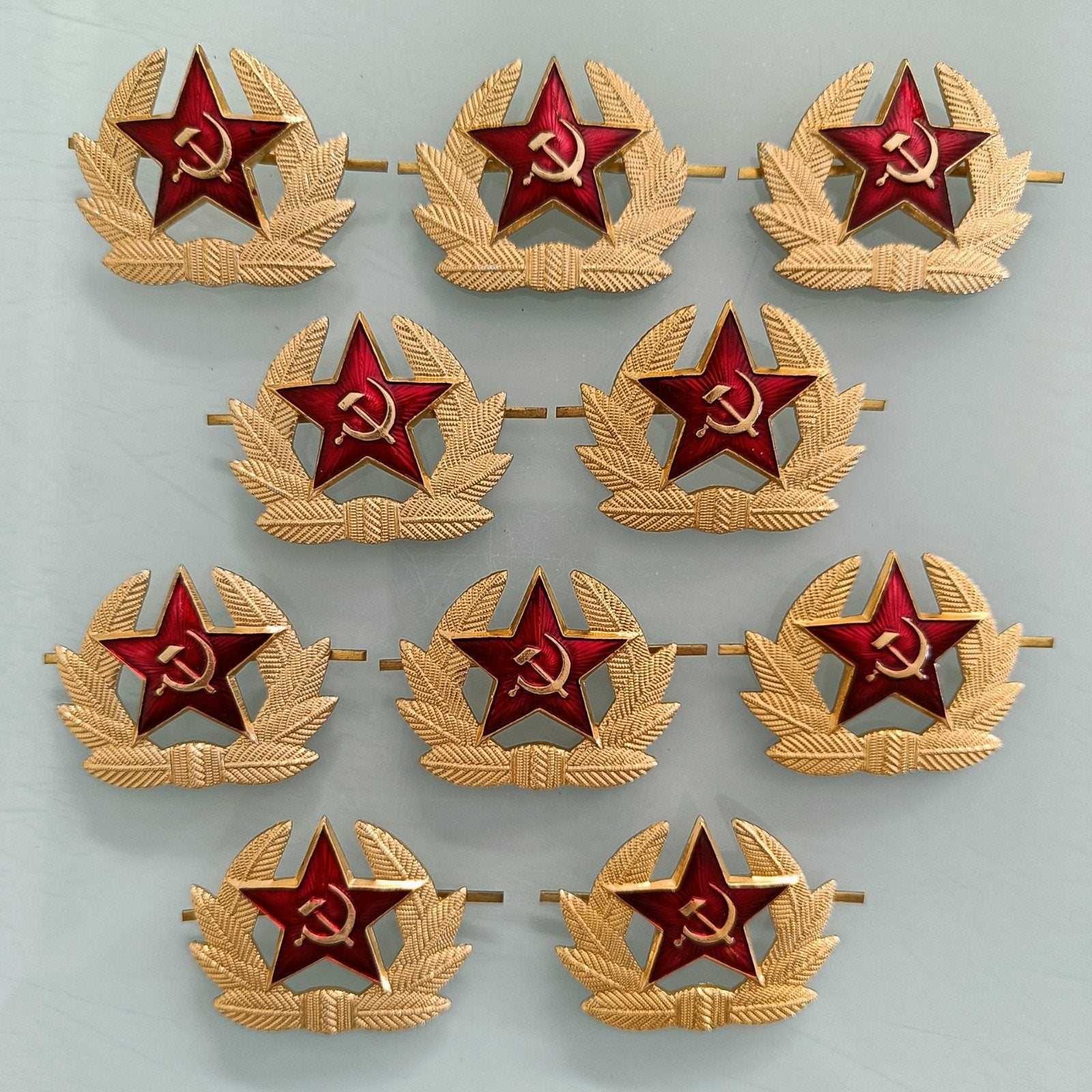Set van 10 Sovjet-Russische militaire emblemen., Ophalen of Verzenden, Landmacht, Overige gebieden, Embleem of Badge