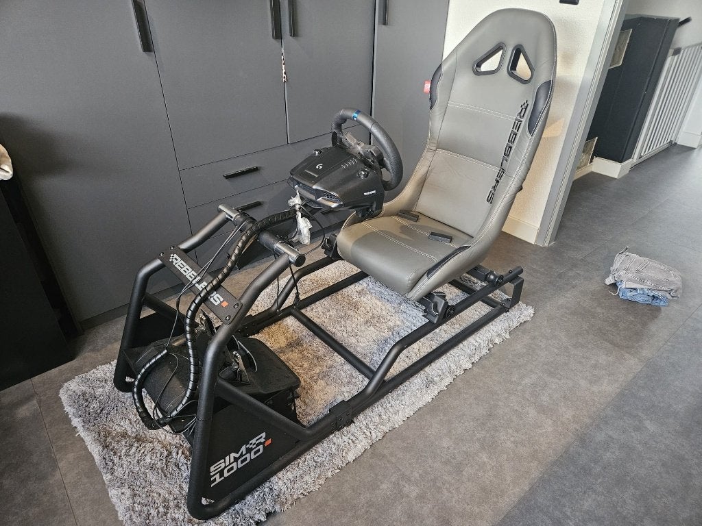 REBBLERS SIMR1000 Sim Racing Cockpit met stuur en pedalen, Spelcomputers en Games, Ophalen, 1 speler, Racen en Vliegen, Zo goed als nieuw
