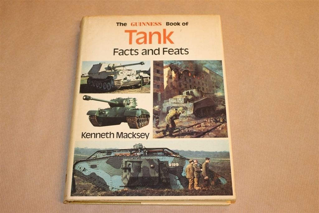 Guinness Tankboek — Feiten & Records Pantservoertuigen 1972, Ophalen of Verzenden, Tweede Wereldoorlog, Gelezen, Overige onderwerpen