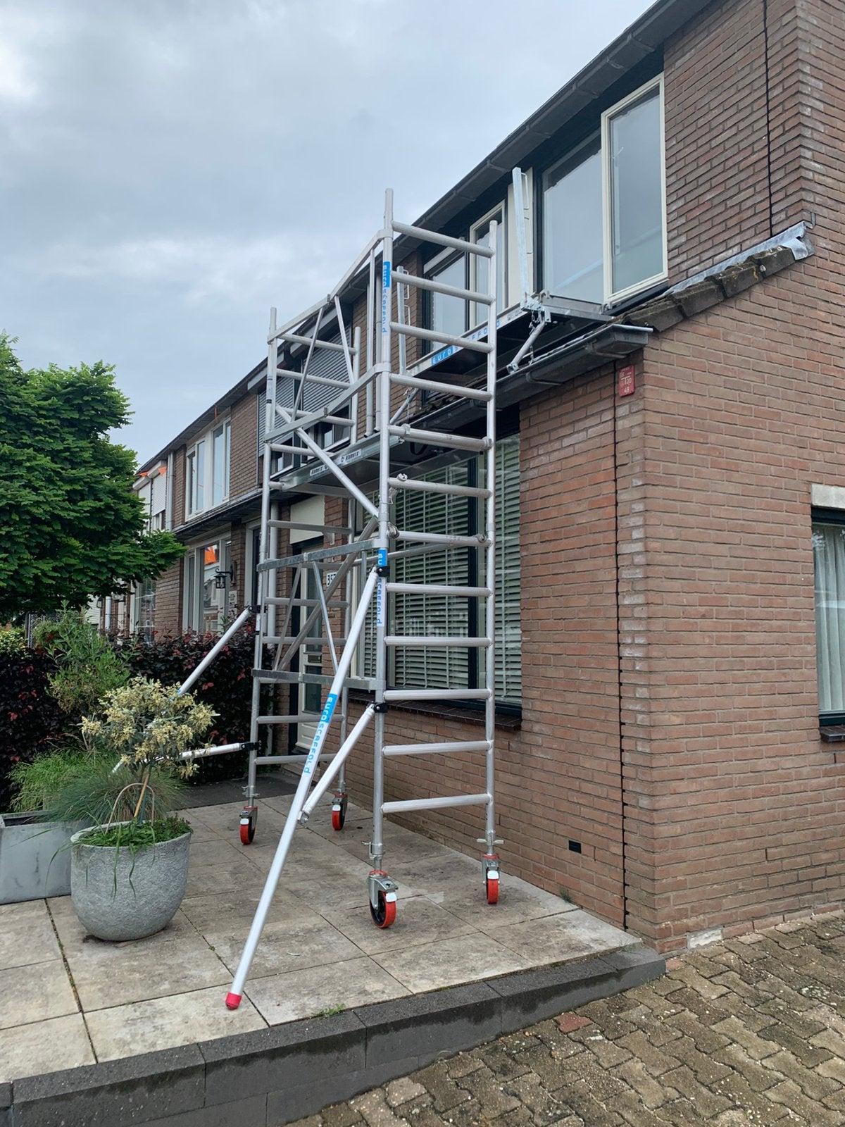 Rolsteiger werkhoogte 6,2m te huur locatie poortugaal, Ophalen, Zo goed als nieuw, Rolsteiger of Kamersteiger, 5 meter of hoger