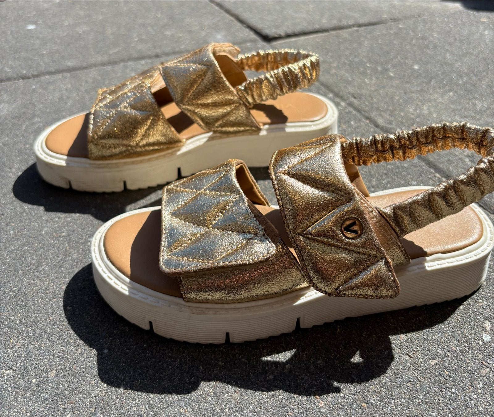 Vingino sandalen goud maat 35, Ophalen of Verzenden, Zo goed als nieuw, Meisje