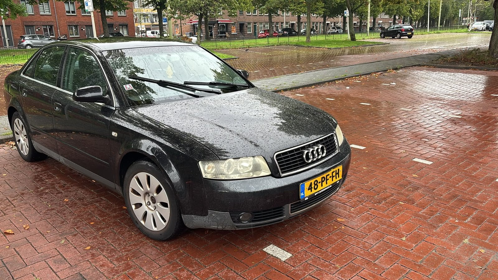 Audi A4 2.0 96KW 2004 Zwart, Auto's, 4 cilinders, 1984 cc, A4, Zwart