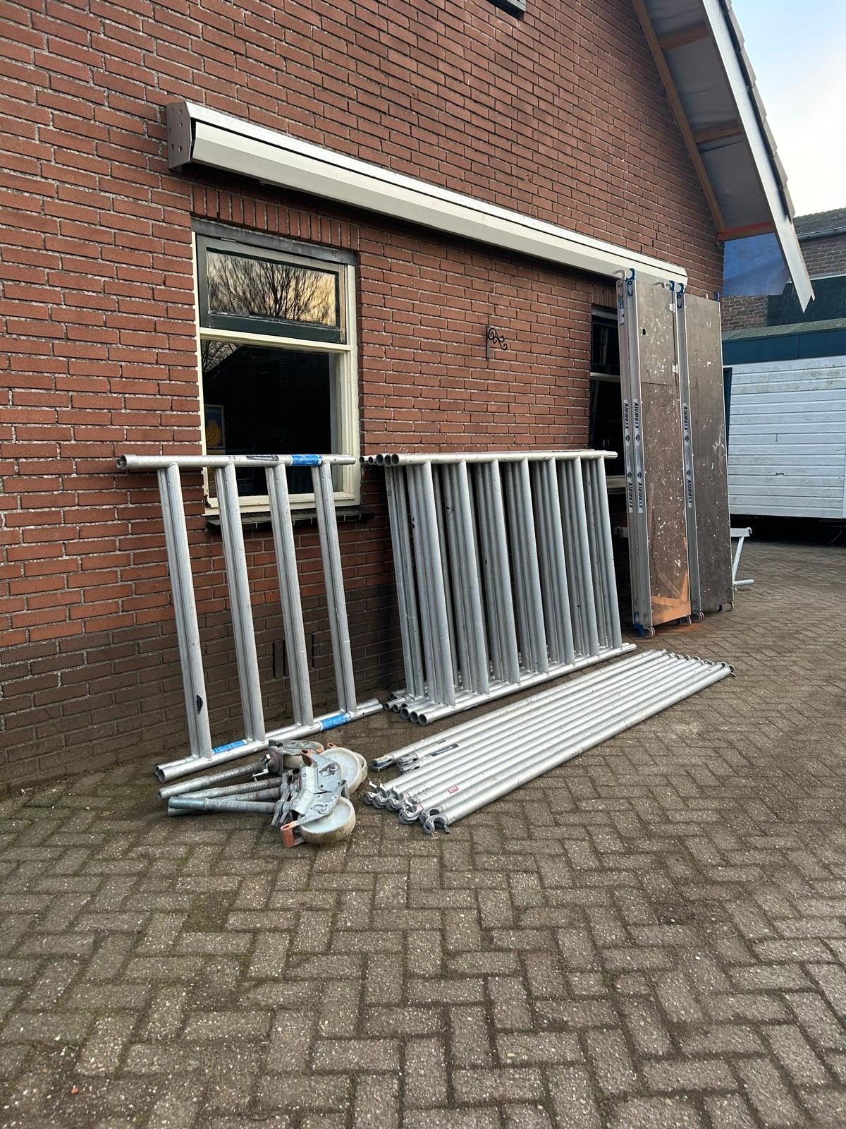 Mooie rolsteiger hoogte +/- 10m, Doe-het-zelf en Verbouw, Steigers, Ophalen, Gebruikt, Rolsteiger of Kamersteiger, 5 meter of hoger