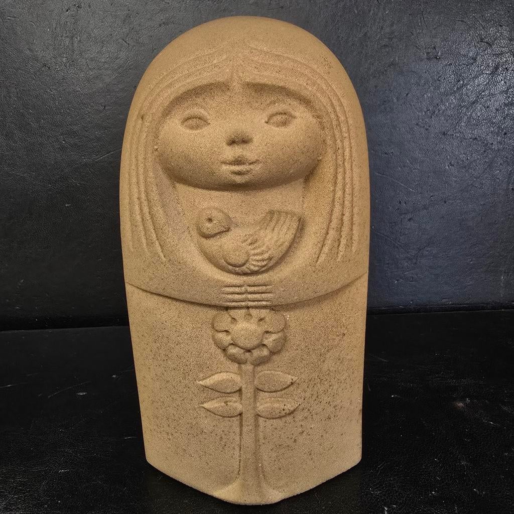 Vintage Stoneart België, meisje met vogel en bloem, h19, Ophalen of Verzenden