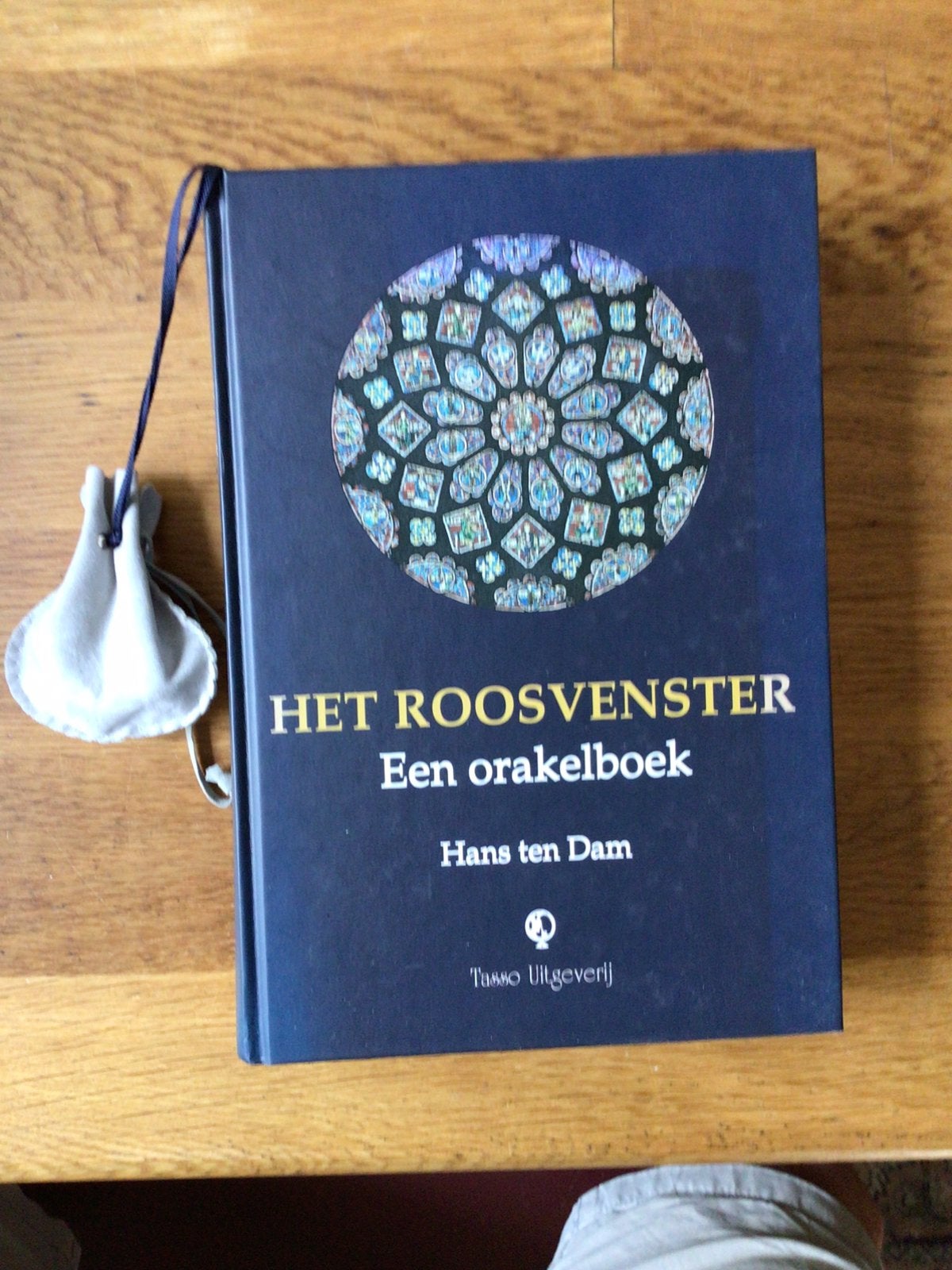 Hans ten Dam, Het roosvenster, een orakelboek, dierenriem, Ophalen of Verzenden, Zo goed als nieuw, Spiritualiteit algemeen, Achtergrond en Informatie