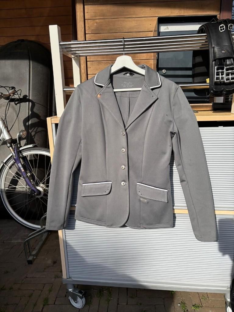 QHP wedstrijdjasje grijs - maat 38, Dieren en Toebehoren, Paardrijkleding, Ophalen, Gebruikt, Dressuur, Dames